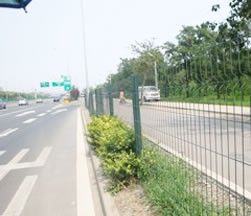 泽库公路护栏网使用案例